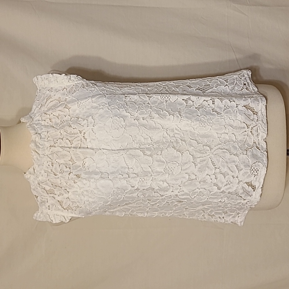 Off-white Floral Pattern Lace Sleeveless Top